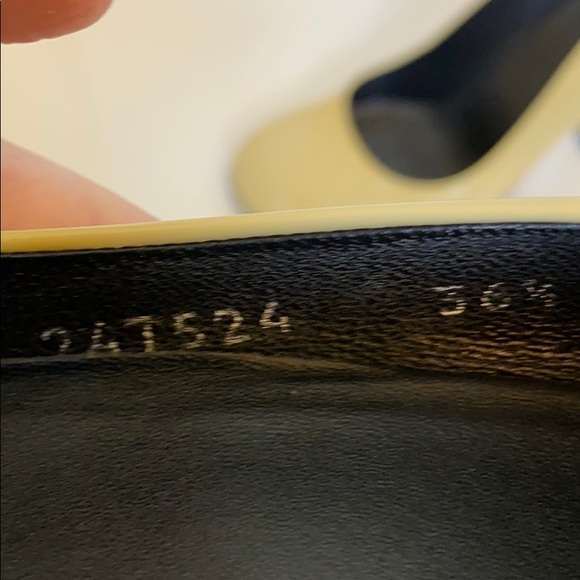 GUCCI Creme Patent Leather Pump - Picture 12 of 16